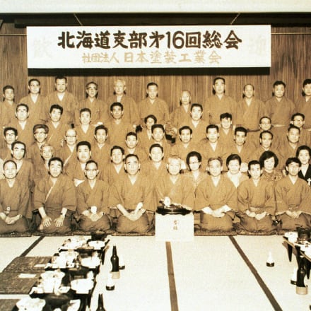 北海道支部第16回総会にて2代目社長（前から2列目左から1人目）
